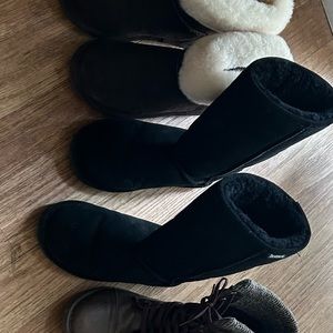 Bear paw boots and off brand.